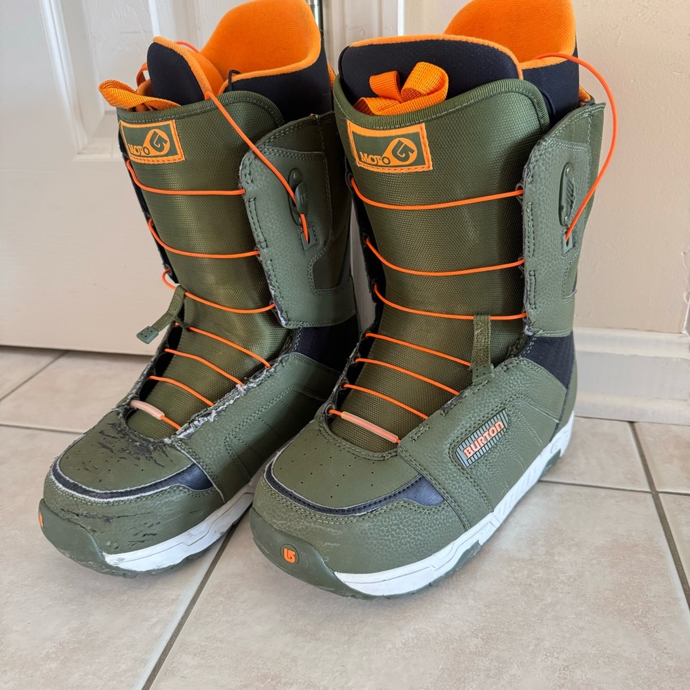 burton moto snowboard boots Men’s Size 11